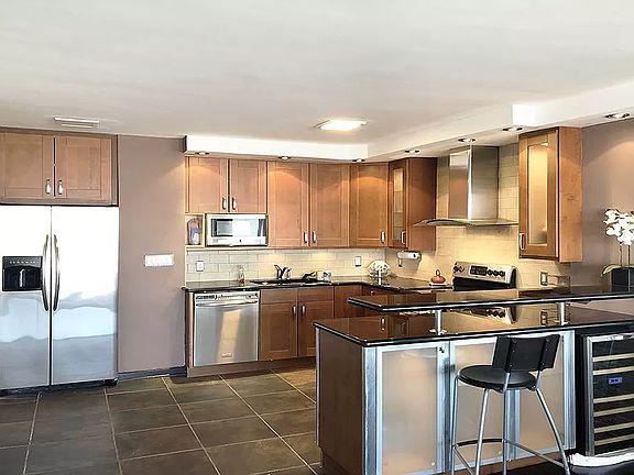 Kitchen Breakfast Bar