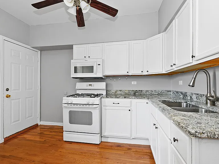 6200 S Albany Ave — Photo 9