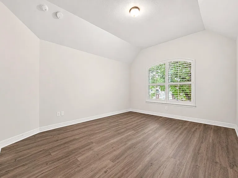 3510 Artesian Springs Ct — Photo 33