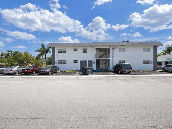 4th image of 114 SE 8th St APT 203