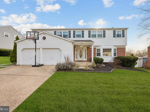 704 Cornwallis Dr, Mount Laurel, NJ 08054