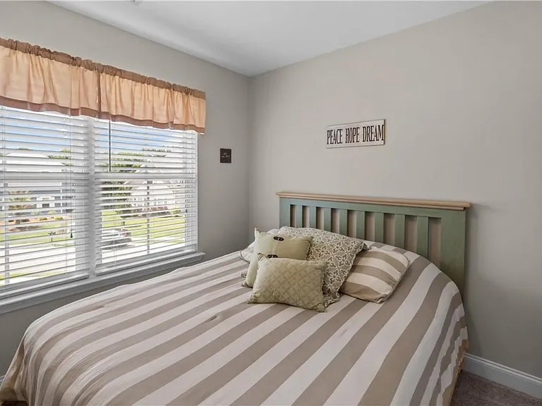498 Waverly Ln — Photo 35