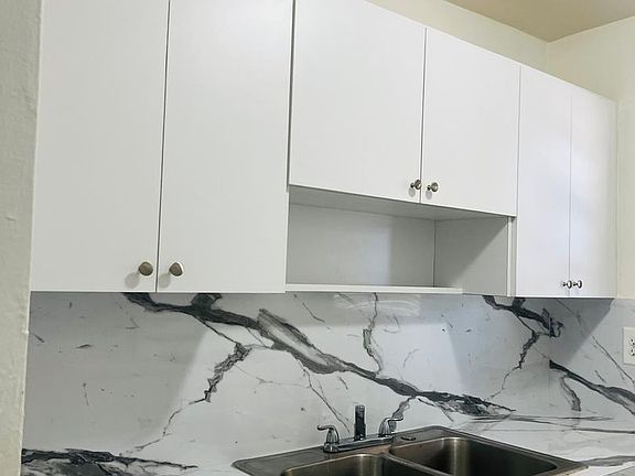 2nd image of 1345 W 29th St APT 211