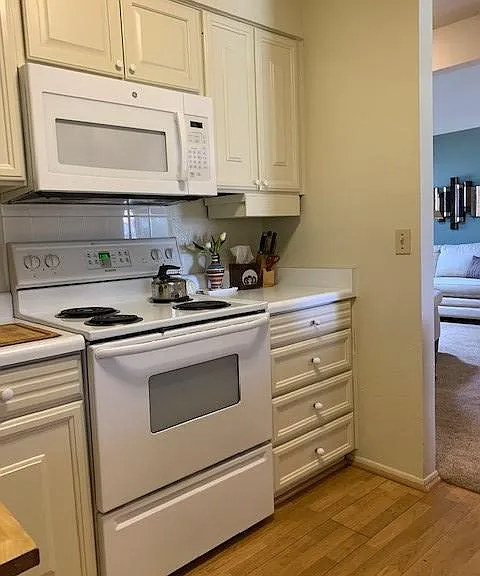 1106 N Abrego Dr — Photo 20