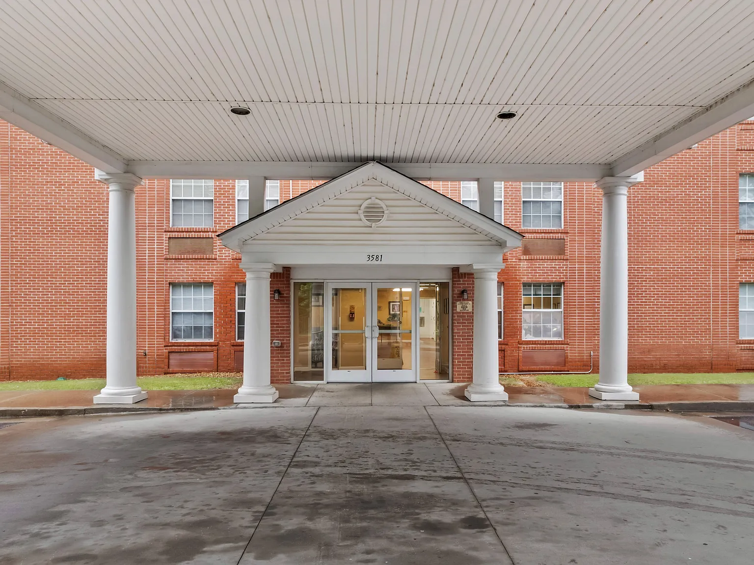 1 bed, 1.0 bath, $910 — Photo 4