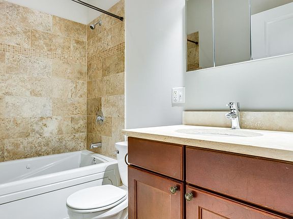 5th image of 634 Hinman Ave APT 2C
