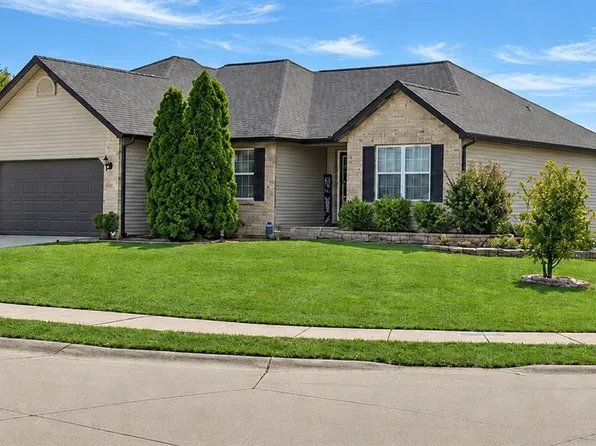 6700 Crossington Ln, Maryville, IL 62062