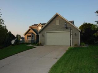 1287 River Park Cir E, Mukwonago, WI 53149