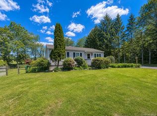 5 Mountain View Dr, Warwick, NY 10990