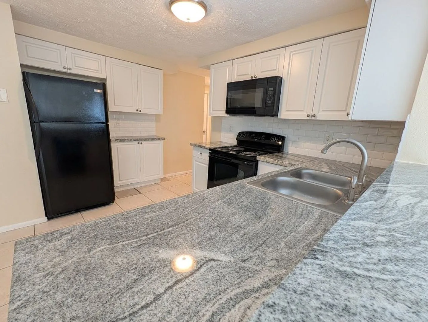 Newly Renovated 3bed, 2bath Large Home With A Fenced In Yard... Schedule Your Tour Today! — Photo 4