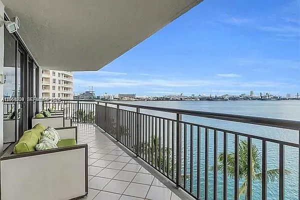Brickell Key Ii Condo — Photo 1