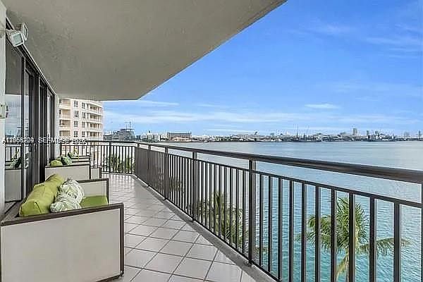 1st image of 540 Brickell Key Dr APT 832