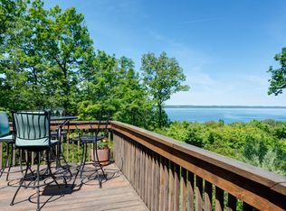 137 Peninsula Hills Dr, Traverse City, MI 49686