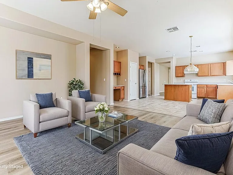 2081 E Runaway Bay Pl — Photo 3