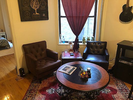 4th image of 140 W 71st St APT 4