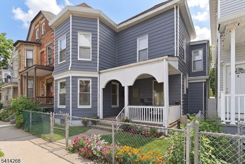 1st image of 27 Jacques St