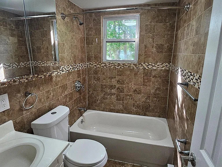 16 Monticello St #2 — Photo 6