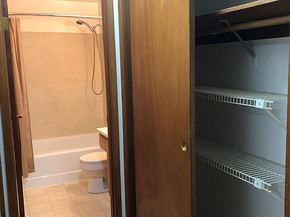4th image of 9400 Ravenna Ave NE APT 10