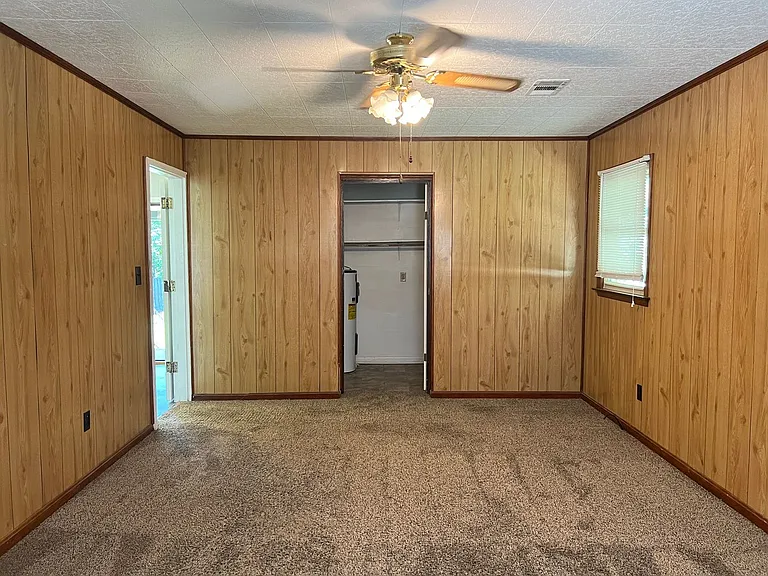 211 Laverne Dr — Photo 12