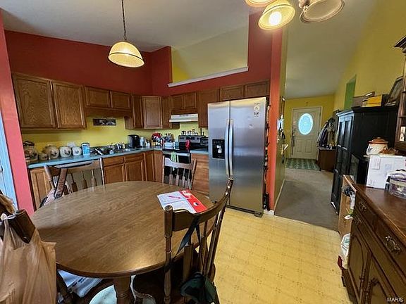 3rd image of 675 Lindsey Dr