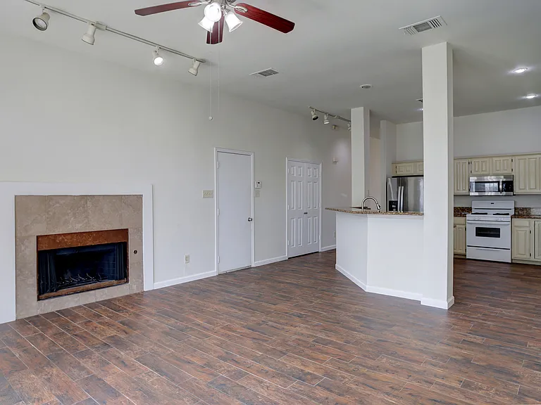 1821 Chattham Ct — Photo 18