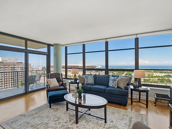 3rd image of 1600 S Prairie Ave #1402