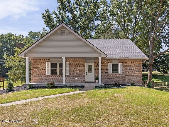 3rd image of 3131 Country Club Dr
