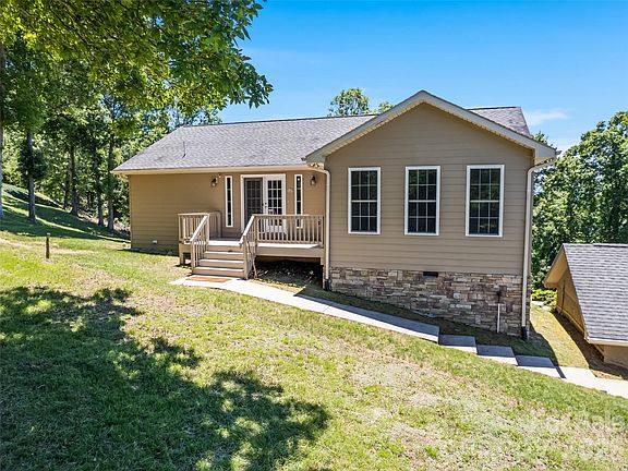 3rd image of 283 Blake Dr