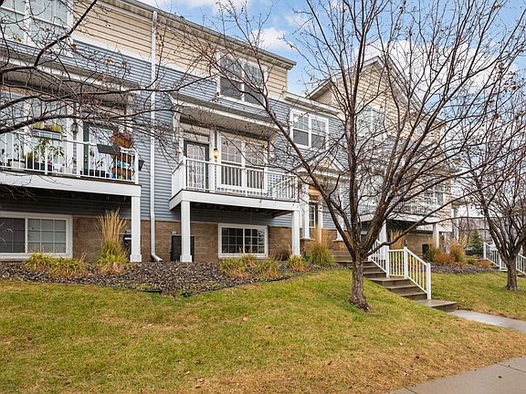 2nd image of 1682 Village Trl E Unit 3