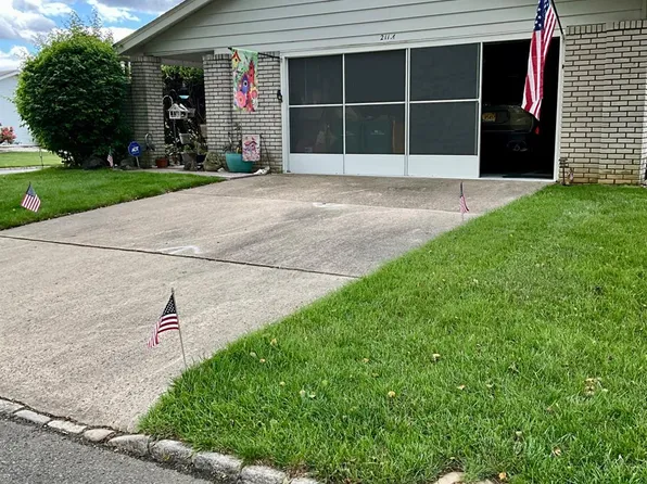 211 Doremus Dr, Monroe Township, NJ 08831