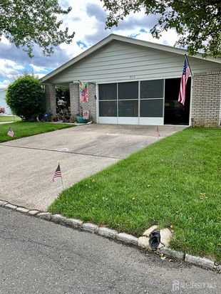 211 Doremus Dr, Monroe Township, NJ 08831