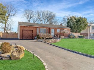 9 Carldon Rd, Commack, NY 11725