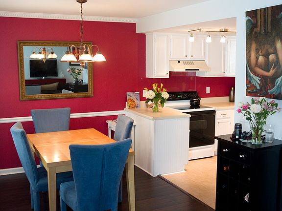 Open dining & kitchen area