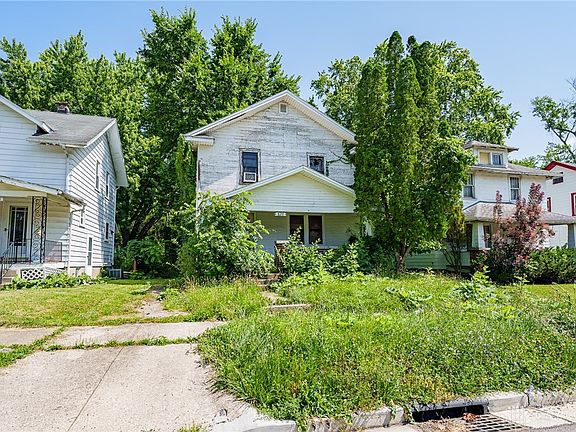 3rd image of 820 E Northern Ave