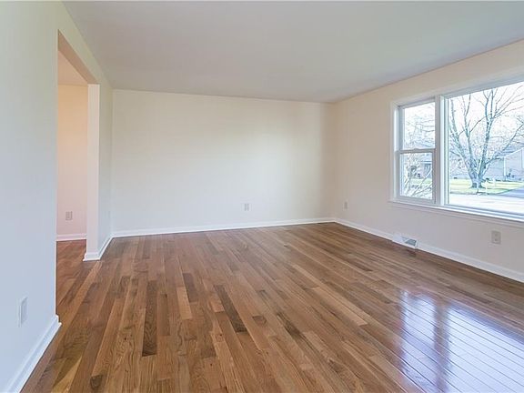 5th image of 4891 Canterbury Dr