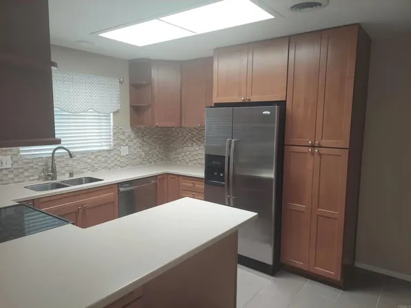 3147 Camino Crest Dr, Oceanside, CA 92056