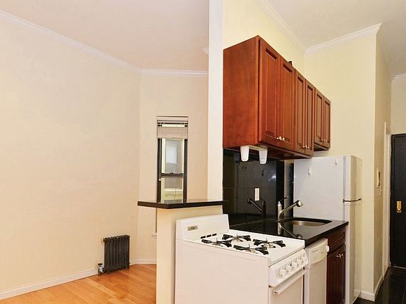 3rd image of 370 Columbus Ave APT 4G