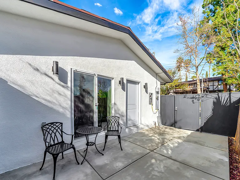 5565 Ostin Ave — Photo 74