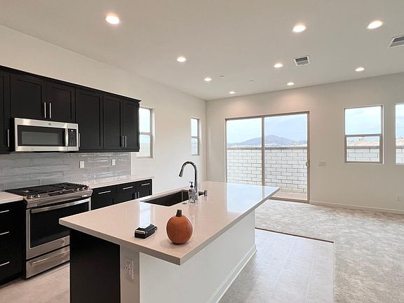 3rd image of 432 Clubhouse Dr