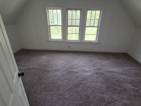 3rd image of 10217 Pierpont Ave