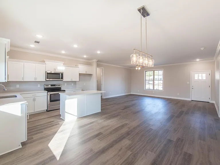 10417 Farris Ave — Photo 2