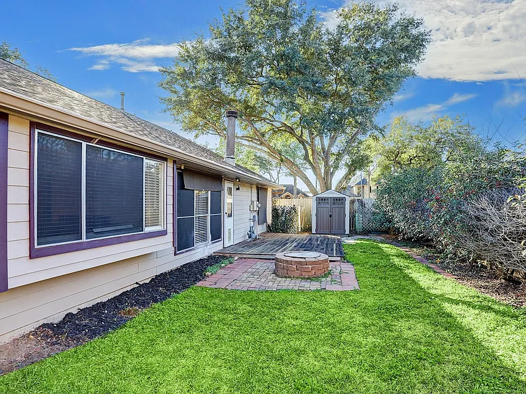 6819 Yardley Dr — Photo 17