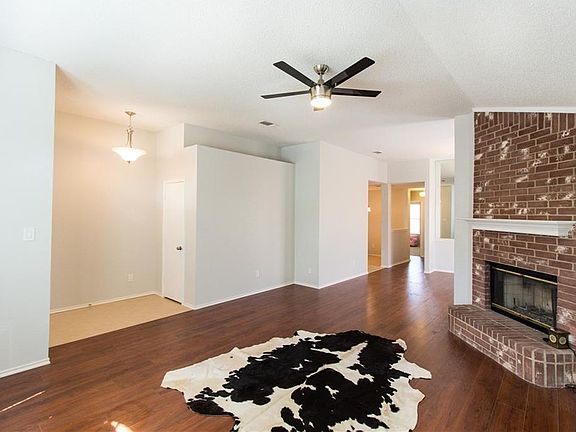 4th image of 1011 Glencrest Dr
