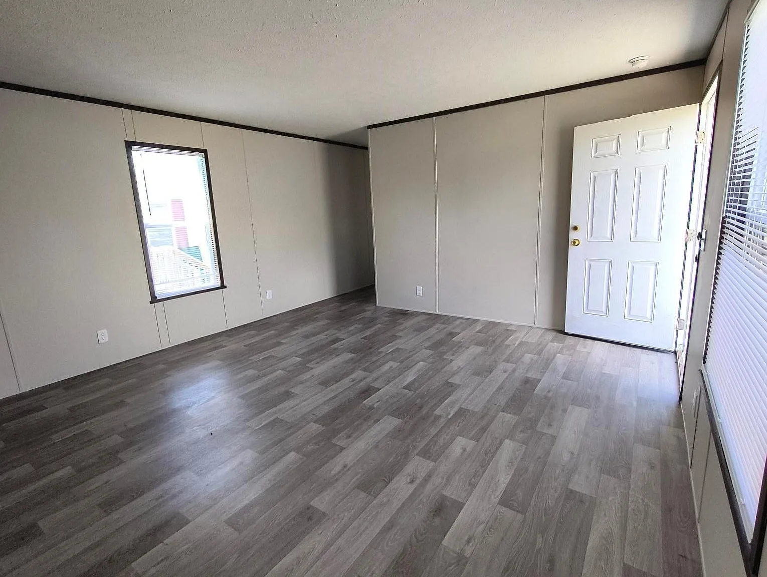 40 - 13 W AW — Photo 2