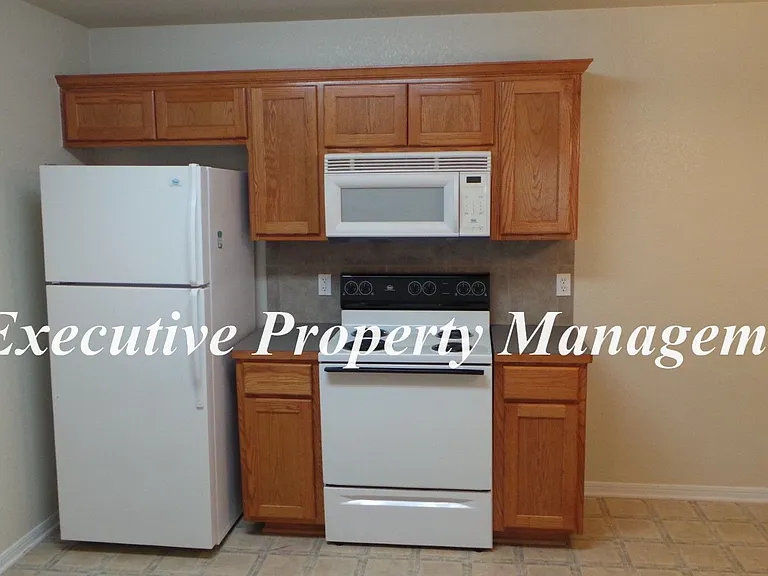 208 Janelle Dr — Photo 6