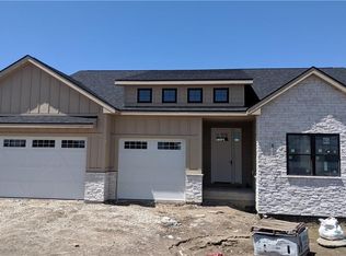 17403 Aurora Dr, Clive, IA 50325