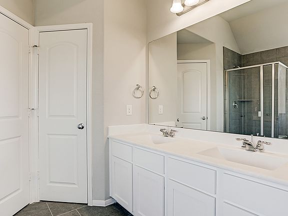 Double sinks in master bath