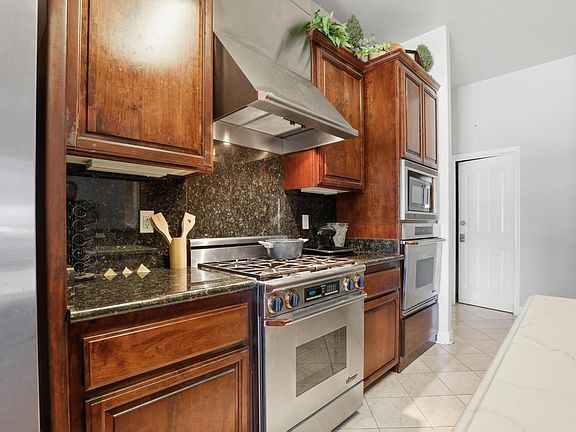 4th image of 10935 Gledhill Rd