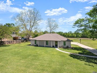 907 Colonial Dr, Port Allen, LA, 70767