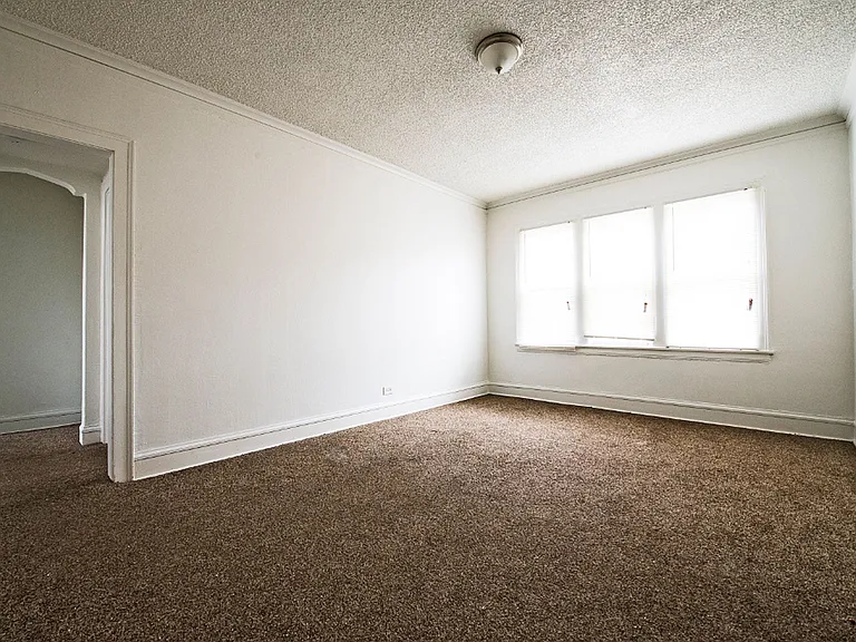 1042 N Leamington Ave — Photo 19
